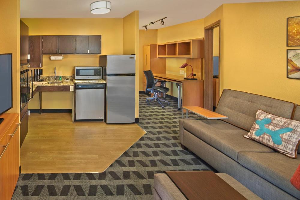 One-Bedroom Queen Suite interior